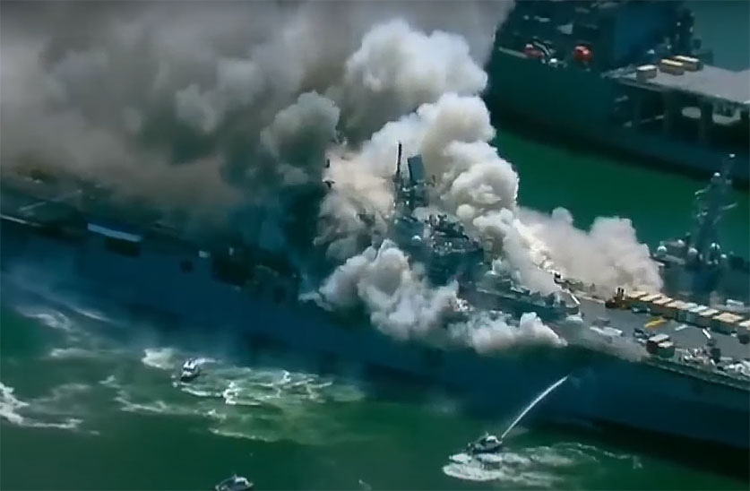 샌디에이고에 있는 해군 함정, 폭발과 화재 후 선원 18명 부상