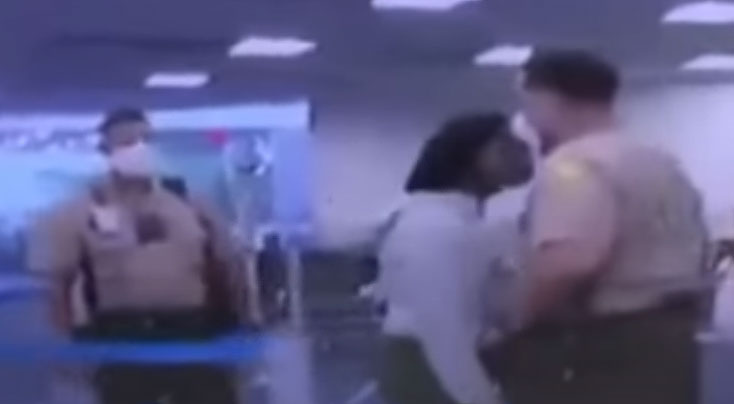 마이애미-데이드 카운티의 한 경찰관, 공항에서 한 여성을 때리는 충격적인 영상