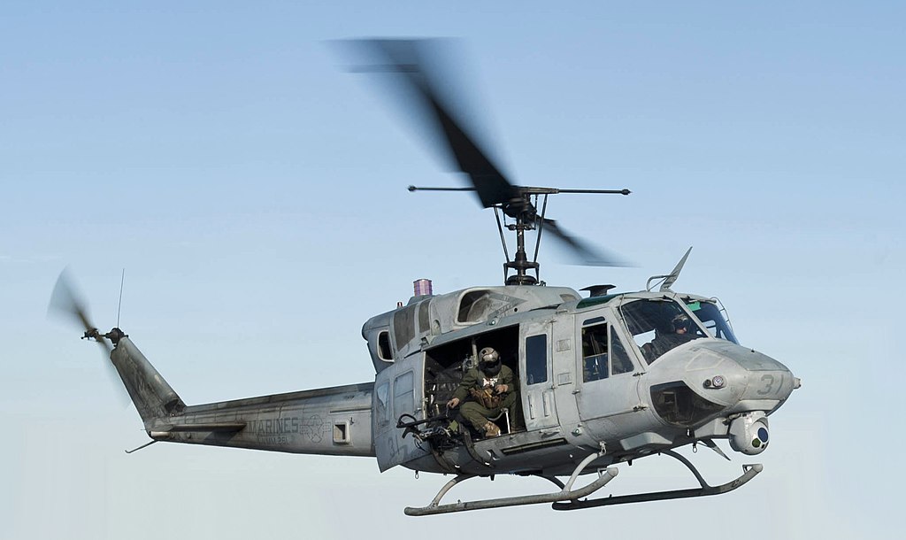 버지니아 상공에서 군용 헬리콥터 총격 받아 승무원 부상