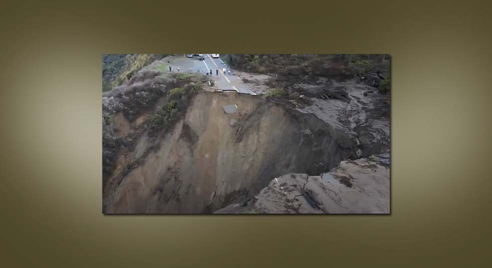 Big Sur 근처 캘리포니아 1번 고속도로 거대 지반 붕괴