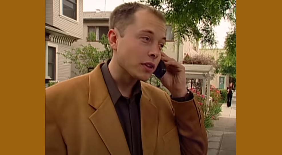 1999년 젊은 일론 머스크, 주문한 그의 슈퍼카를 받는 영상