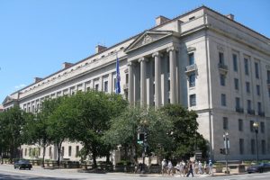 미 법무부, 트럼프가 임명한 연방검사들에게 사임 요청