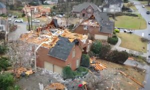 미국 남부지역의 토네이도, 최소 5명 사망자와 심각한 파괴 초래
