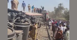 이집트에서 열차 두 대 충돌, 30명 이상 사망