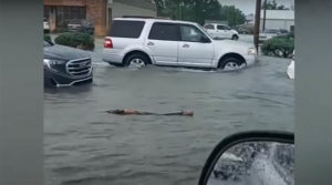 텍사스와 루이지애나에 들이 닥친 홍수