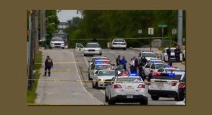 인디애나 폴리스 경찰과 용의자 차량 추격 중 총격전 부상