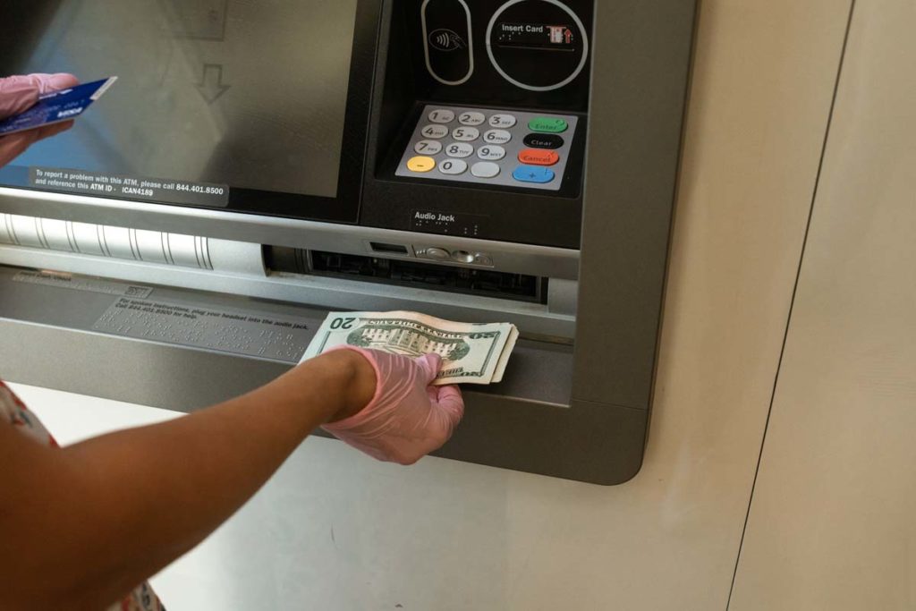 휴스턴에서 여성 2명 납치해 ATM 현금인출 강요한 남성들