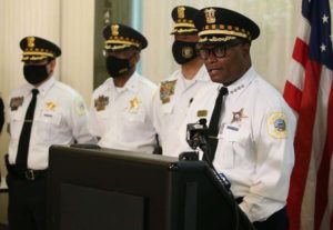 시카고 경찰서장, 총기 폭력범 석방하는 법원 비난