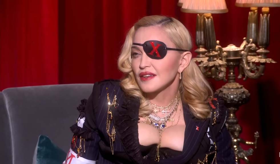 마돈나, 자신의 사진 일부를 삭제한 인스타그램 비난