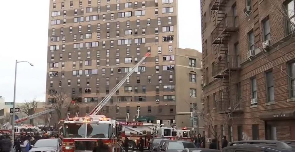 뉴욕 브롱크스, 전기히터에서 점화된 아파트 화재로 19명 사망, 63명 부상