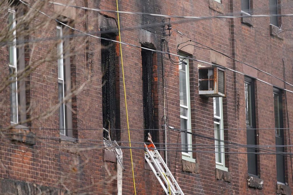 필라델피아 아파트에서 화재발생, 어린이 7명 포함 최소 13명 사망