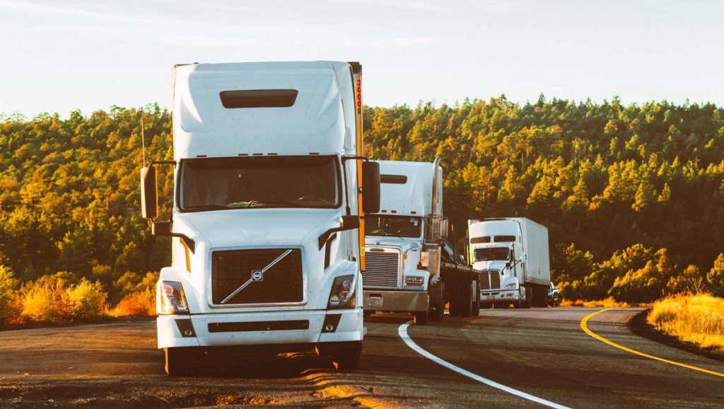 미 운송산업, 18세 청소년 세마이 트럭 미 전국에서 운전할 수 있도록 규정