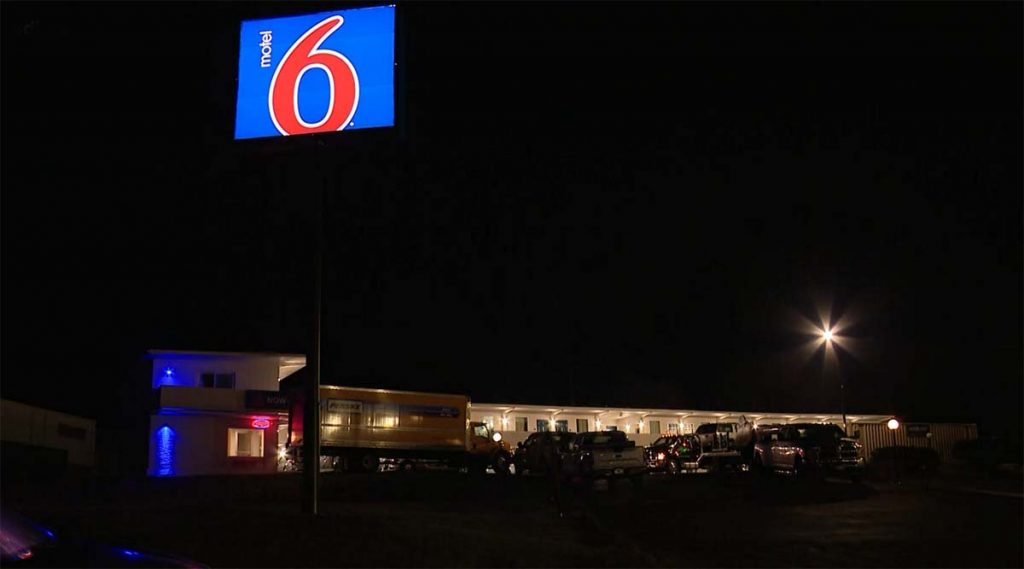 미주리 주 한 모텔 총격사건 발생, 경찰관 1명과 총격범 사망