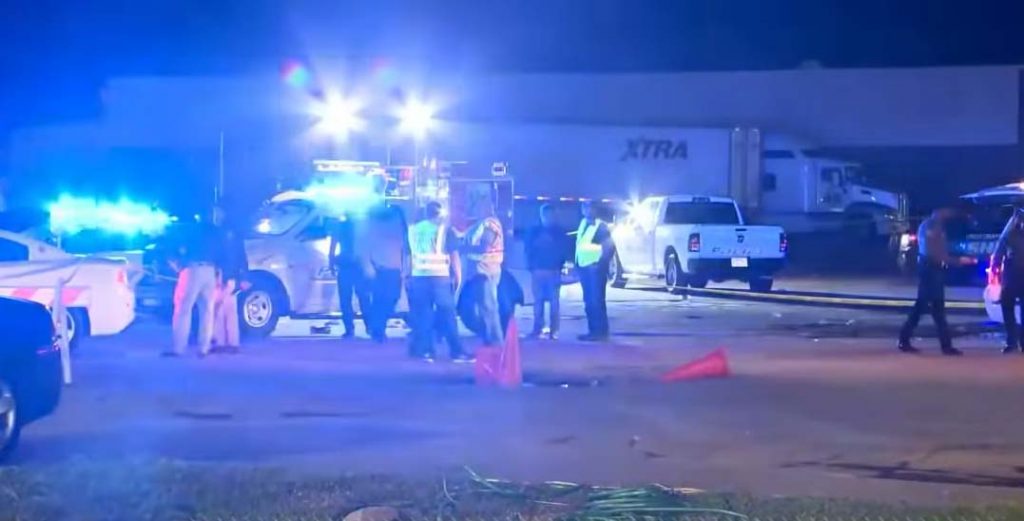 아칸소 주 자동차 쇼 장소에서의 총기난사로 1명 사망, 24명 부상