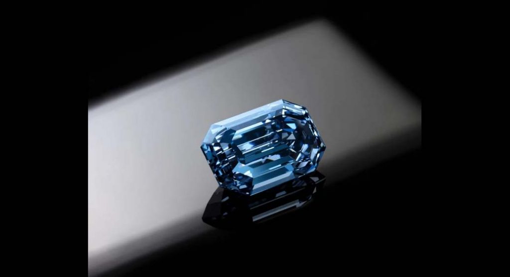 세계에서 가장 큰 블루 다이아몬드 5,750만 달러에 팔려