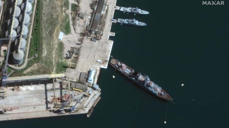 우크라이나가 미사일로 피격시켰다고 주장한 러시아 군함 흑해에서 침몰