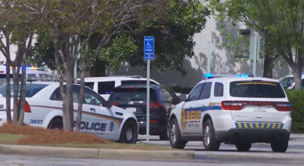 사우스캐롤라이나 쇼핑몰 총격으로 12명 부상, 3명 구금