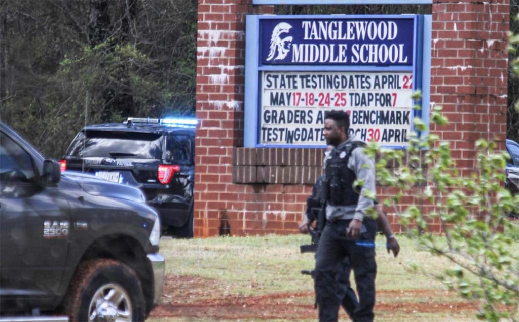 사우스캐롤라이나 주의 한 중학생 급우 총 맞아 사망