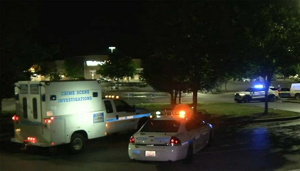 테네시 주 내슈빌 월마트 밖에서 칼에 찔려 사망한 14세 소녀