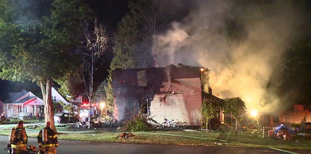 펜실베니아 주에 있는 집에서 화재 발생, 어린이 3명 포함 총 10명 사망