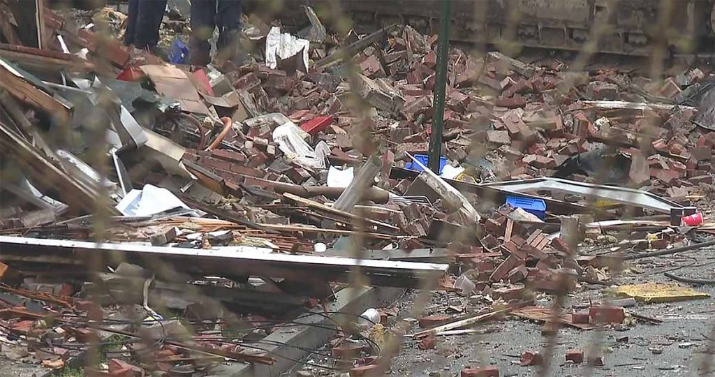 펜실베니아 사탕 공장의 건물 폭발로 7명 사망