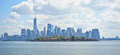 Ellis Island and Manhattan as seen from New Jersey shore 2020-06-29