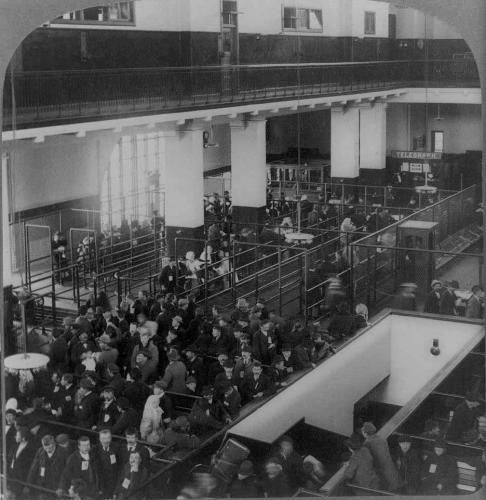 Ellis Island immigrants arrival