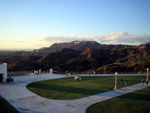 Griffith Observatory entrance lawn with Hollywood sign